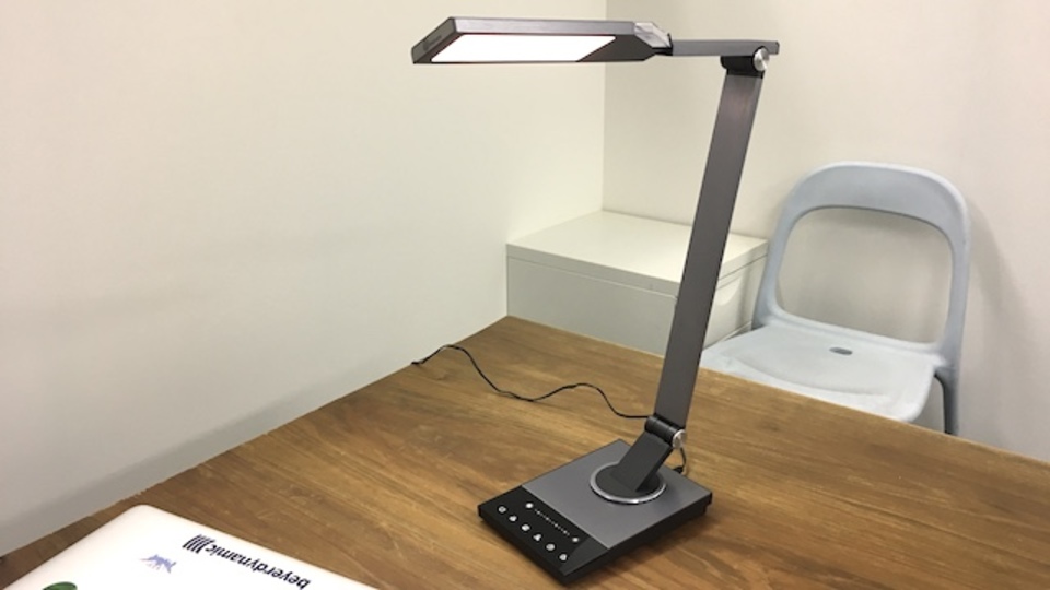 フルメタルデザインでデスクに高級感を! TaoTronicsの新型デスクライトが発売開始記念で20%オフに