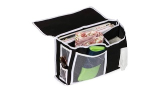 ティッシュもスマホもまとめて管理。ベッドサイドに収納を拡張するアイテム