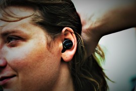 1万円以下で買える北欧デザインのワイヤレスイヤホン「TRUE」を使ってみた