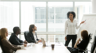 社員の4分の1を味方にすれば全体を説得できる：研究結果