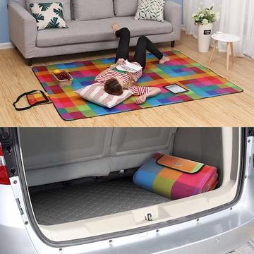 ハンドバッグのように持ち歩ける「レジャーシート」は秋レジャーの必需品かも