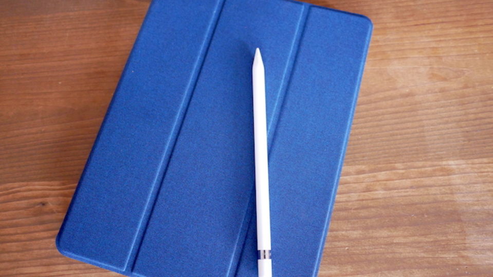 定番の機能を手堅くおさえた使いやすさ。iPadケース『オウルテックApple Pencilホルダー付きケース』