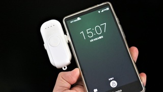 スマホの充電に、たった32gで安心を。ミニマムなモバイルバッテリーはケーブル不要で携帯性バツグン【今日のライフハックツール】
