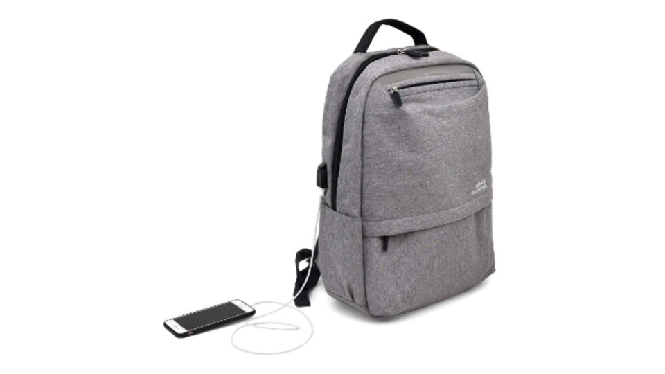 【本日のセール情報】Amazonで期間限定セールが開催中! 1,000円のUSBポート付きバックパックやワンタッチネクタイ5本セットがお買い得に
