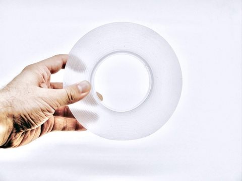 重量は1kgまでOK。自由にカットして貼れる新感覚の両面テープ｢Monkey Grip｣