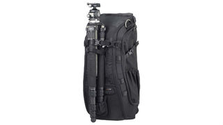 超望遠レンズも収納可能。HAKUBAのカメラリュックはユーザーの気持ちをわかっている