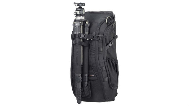 超望遠レンズも収納可能。HAKUBAのカメラリュックはユーザーの気持ちをわかっている