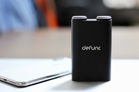 結論からいえば、コスパ良し。北欧企業が開発した完全独立型イヤホン「True」はモバイルバッテリーにもなる