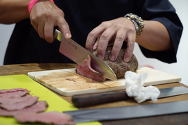 道具で味は変わる。安い包丁と高い包丁の決定的な違いとは？