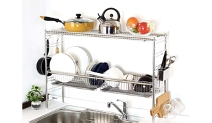 キッチンのデッドスペースを活用できる食器置き場「シンク上伸縮水切り」