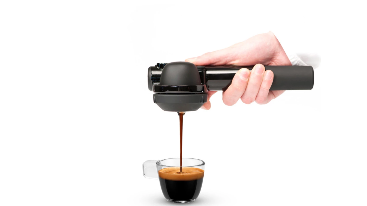 電気がいらず、ハンディサイズでどこでも本格的なコーヒーが楽しめる