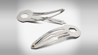 まるで女スパイの秘密道具。ヘアクリップに5種の機能が入ったマルチツール【今日のライフハックツール】