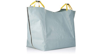 大容量トートになって、お尻や車のシートも汚さない。アウトドアにピッタリな3Way多機能バッグ