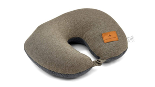 【本日のセール情報】Amazonで期間限定セールが開催中！ 2wayネックピローや500円台の3in1充電ケーブルがお買い得に