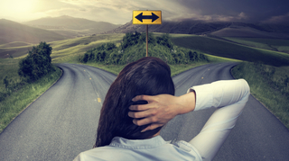 意思決定に悩んだら、まず思い出したい4つの思考法