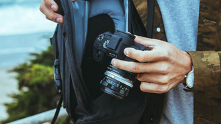 優れた耐久性と対候性で安心。カメラ機材に素早くアクセスできるカメラバッグ【今日のライフハックツール】