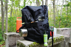 アウトドア用のバックパックで最重要なのは「大きな口」である理由