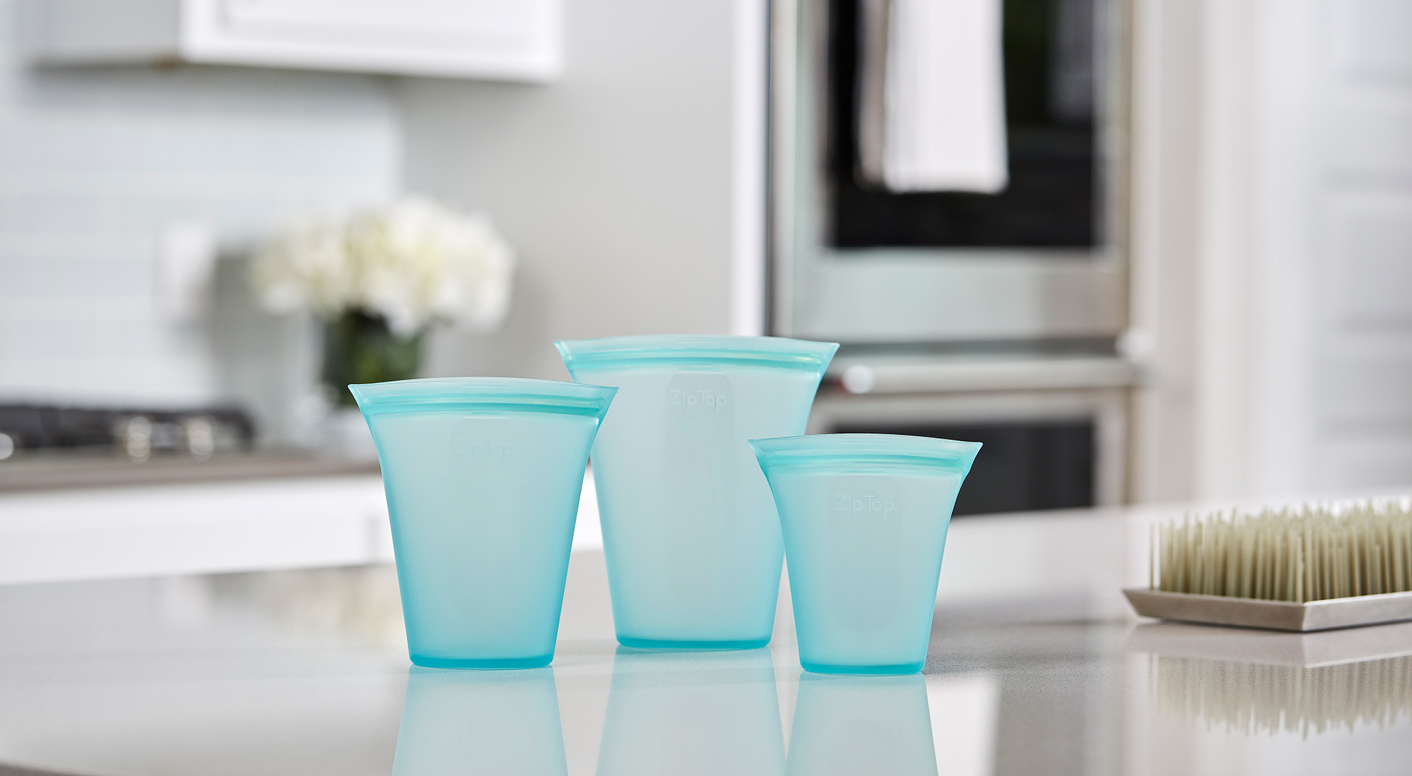 ラップもタッパーも一本化！ ファスナー付きシリコン容器「Zip Top」が