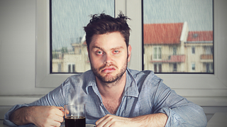 カフェインに依存しない、脳を覚醒させる7つの正攻法