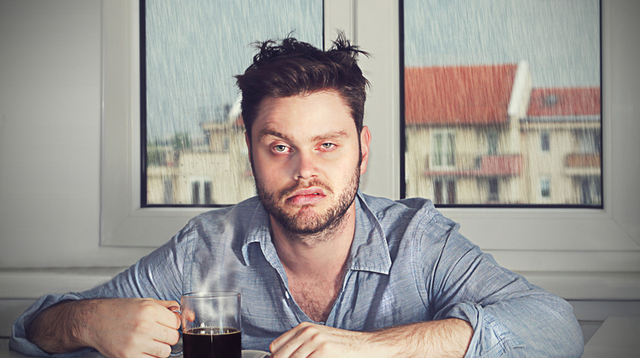 カフェインに依存しない、脳を覚醒させる7つの正攻法