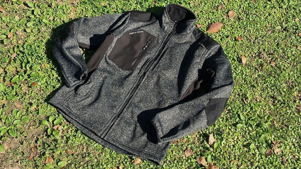 2900円で寒さを首元までシャットアウト。ワークマンの防寒ジャケット