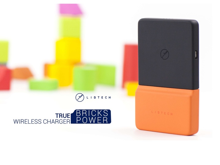 これぞスマホ充電の新しい形?ナノ吸引技術でスマホに「くっつく」モバイルバッテリー「BricksPower」