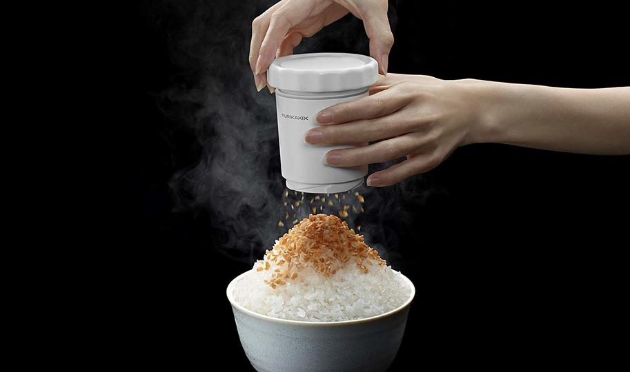 柿の種を粉砕してふりかけにするまさかのマシーン「FURIKAKIX」