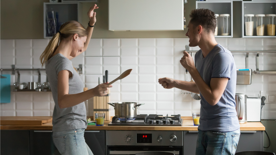 「長期休暇は夫婦どちらの実家で過ごす?」論争に終止符を打つ方法