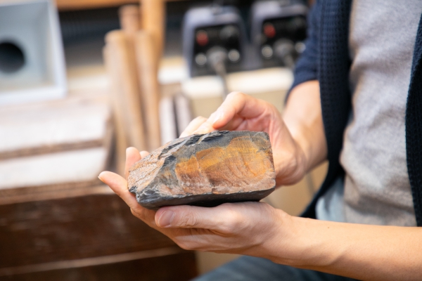 日本で唯一の「製硯師」が語る、デジタル時代だからこそ直筆が放つ魅力と毛筆の楽しみ方