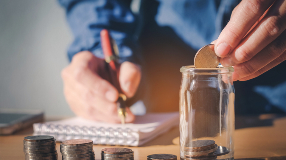 老後を見据えて! 支出を抑えて貯金を増やす4つの習慣