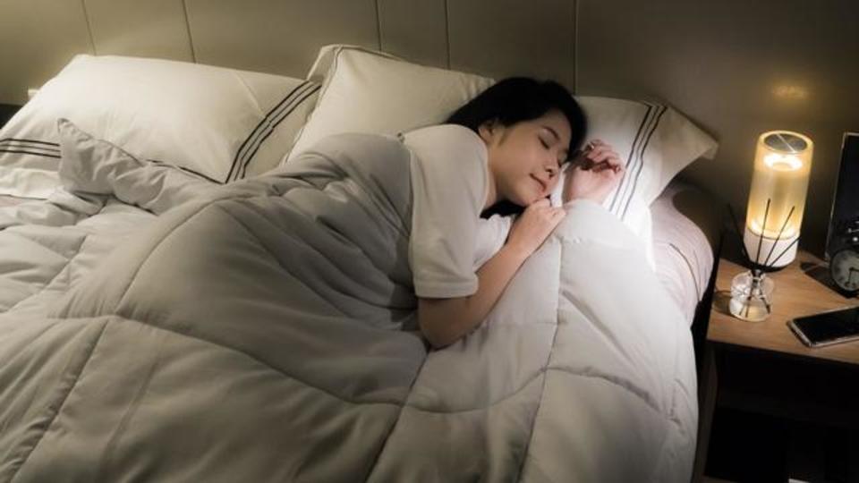 新素材グラフェンの力で、ひやっとせず朝まで暖かい「冬眠ふとん」