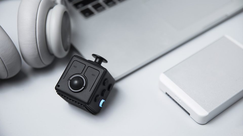 Bluetooth搭載でユニバーサルコントローラーにもなるキューブ型フィジェット「Masta Box(マスタボックス)」