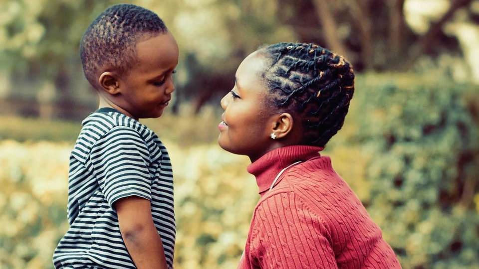 あなたは庭師型? 大工型? 子どもの自尊心、好奇心、粘り強さを育てる親のタイプ