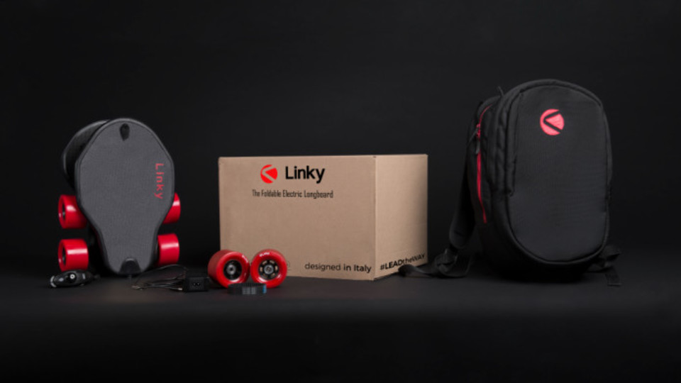 折りたたんでリュックに収納できる電動スケートボード「Linky(リンキー)」
