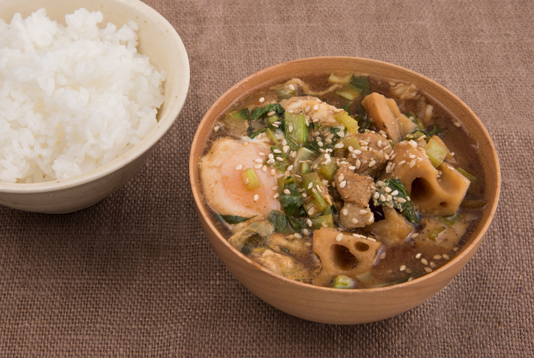 れんこんと豚肉の赤みそ汁レシピ