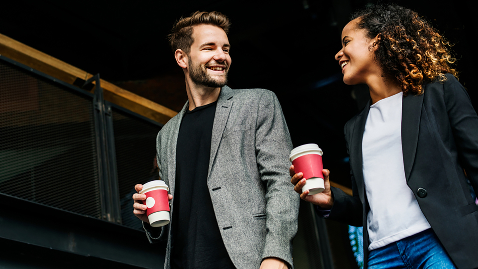 人付き合いで「アイコンタクトが大切」は誤解? コミュニケーションの新事実
