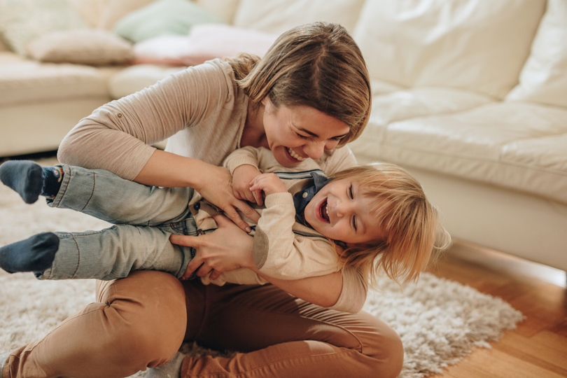 「笑う = 楽しい」は勘違い? 子どもをくすぐる前には確認を