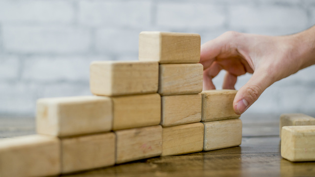 なぜ今、投資が必要なのか？ ｢預貯金派｣が専門家に疑問をぶつけてみた