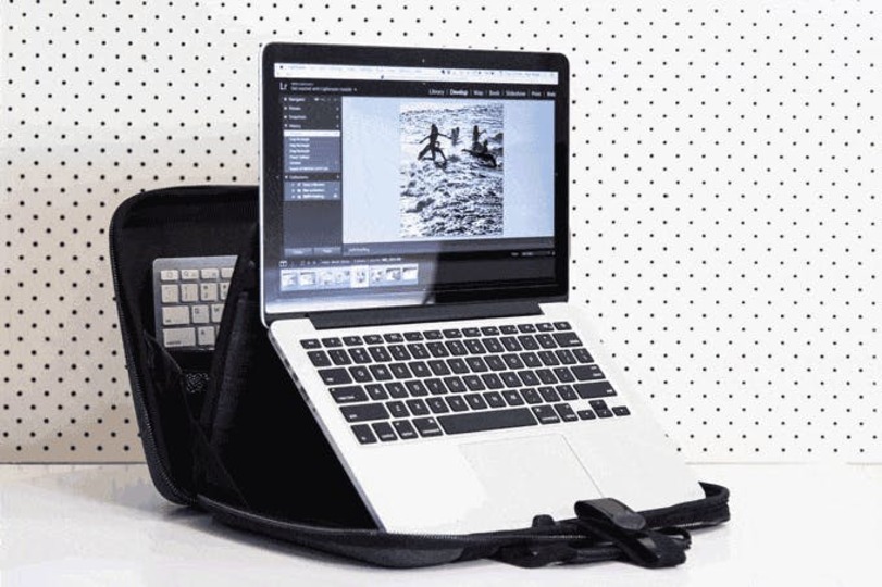 あと2日! 背筋まっすぐ、仕事のベスト環境がサッと整えられるPCバッグ「MOBICASE」