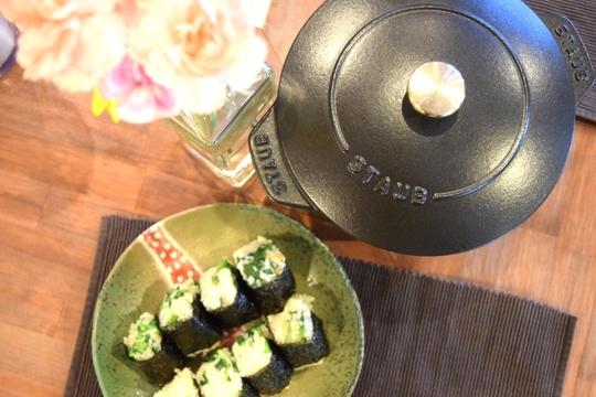 ストウブ鍋でおいしいご飯が炊ける。保温性が高くて時短にも