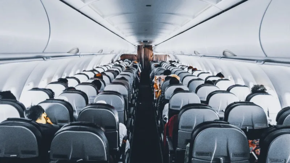 子連れで飛行機に乗るなら「優先搭乗」が、ベストとは限らない