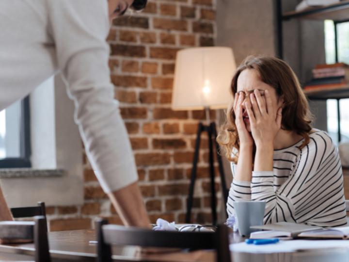 感情的虐待って何? 非暴力で相手をコントロールし、傷つける人に出会ったらどうする