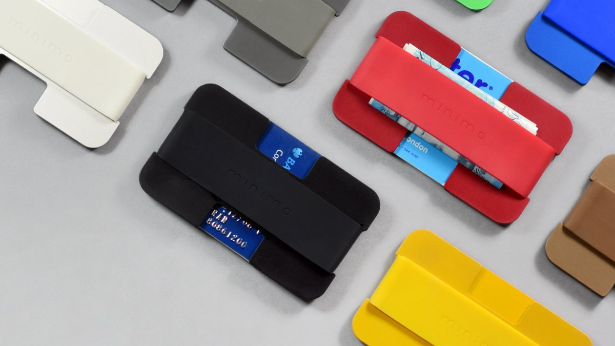 「minimo」は紙幣やイヤホンがはさめるクリップつき