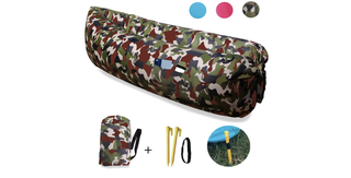 持ち運べるエアソファならアウトドアも快適。水上でも使えるよ