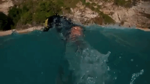 水に浮かぶシーン①