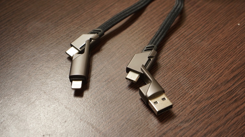 iPhoneにも使えるこの充電ケーブル「TEGIC」が解決してくれたこと
