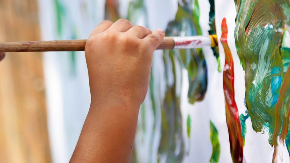 捨てられない子どもの絵や工作を整理するヒント5選