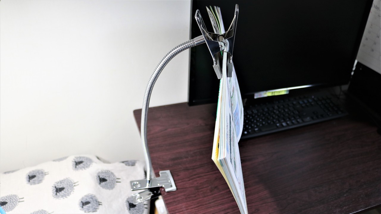 「どっちもクリップ」にA3の冊子を挟んで設置