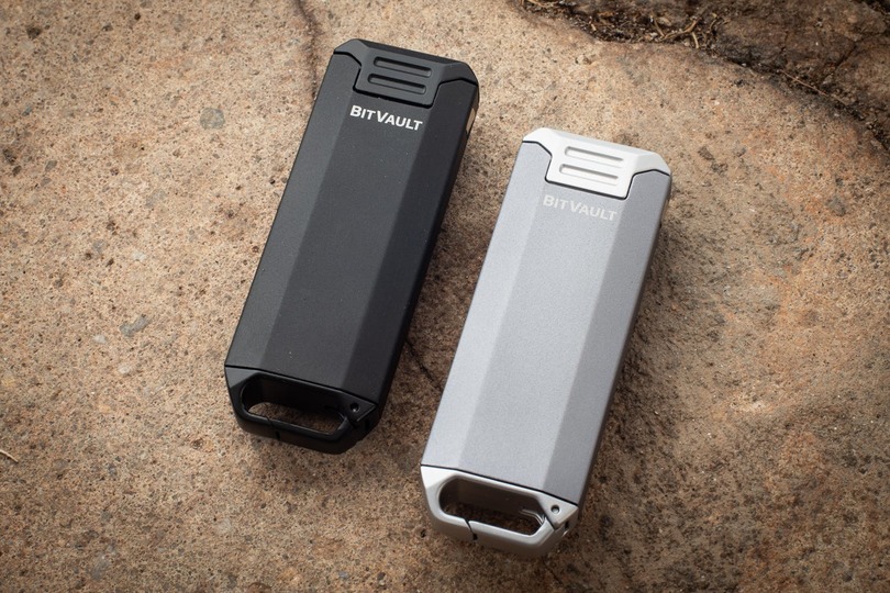 Usbも錠剤も失くさず携帯できるキーホルダー型コンパクトケース Bitvault が終了間近 ライフハッカー 日本版