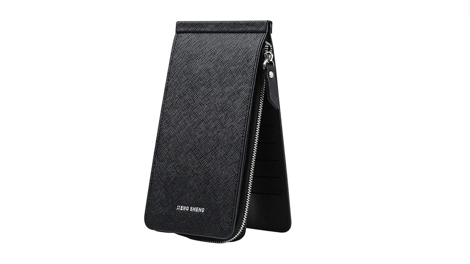 お札やスマホ、26枚のカードも入る薄型のお財布。取り出しも簡単で使い勝手良さそう